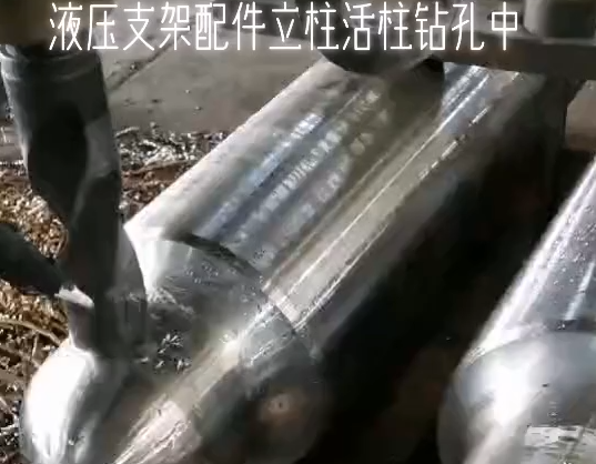 立柱、活柱鉆孔中
